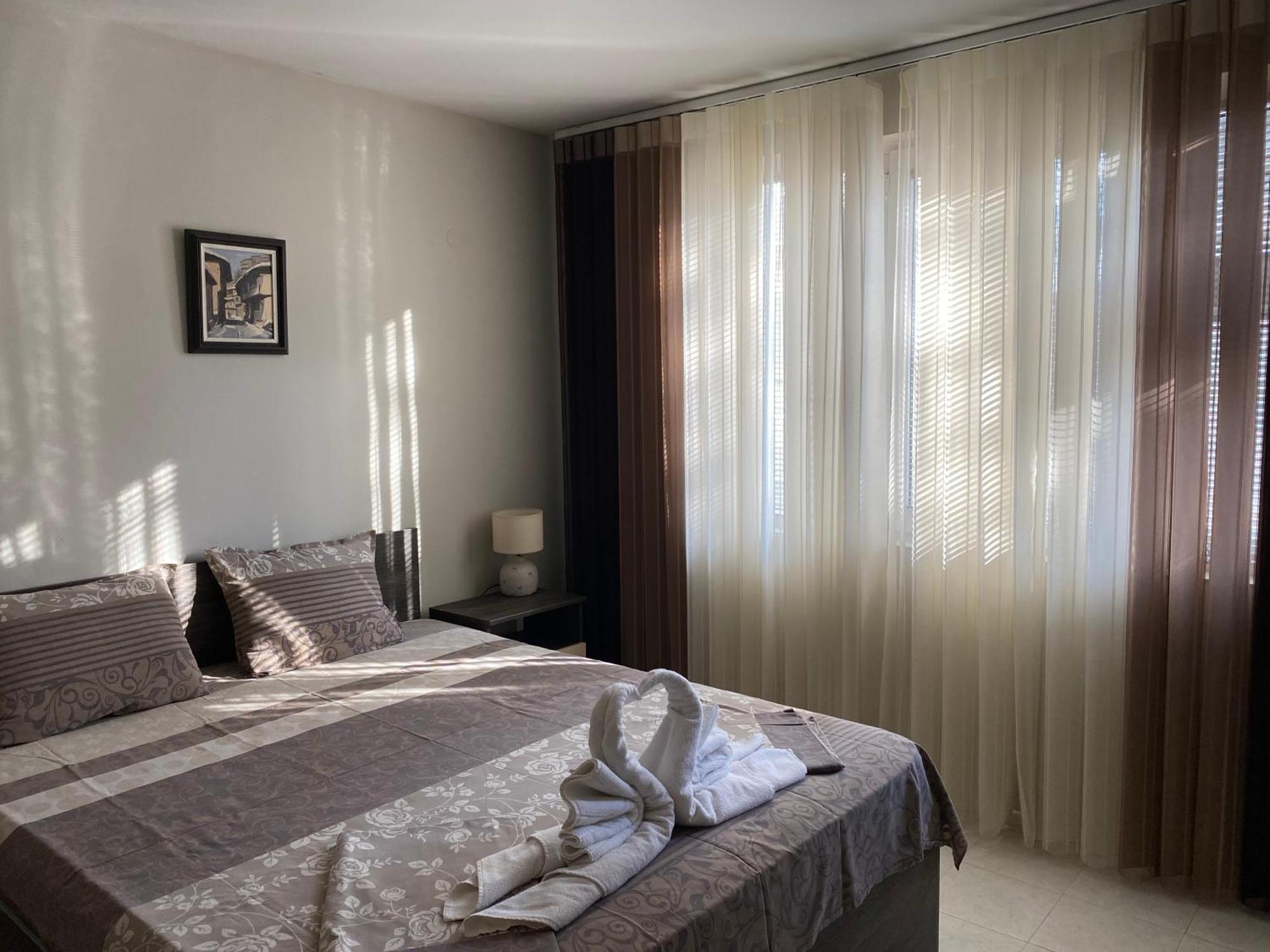 Gala Apartment Veliko Tărnovo Esterno foto
