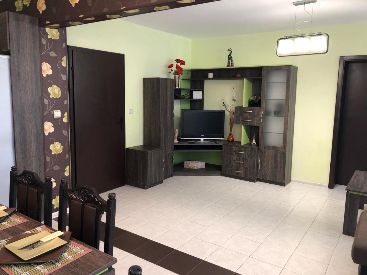 Gala Apartment Veliko Tărnovo Esterno foto